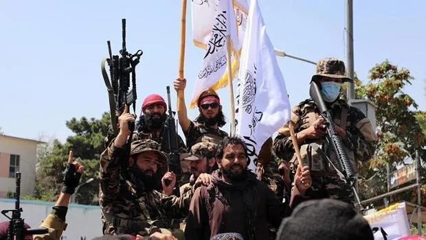 Taliban'dan Kaçan Afganlara Şok Çağrı: Geri Dönün! Neler Oluyor?