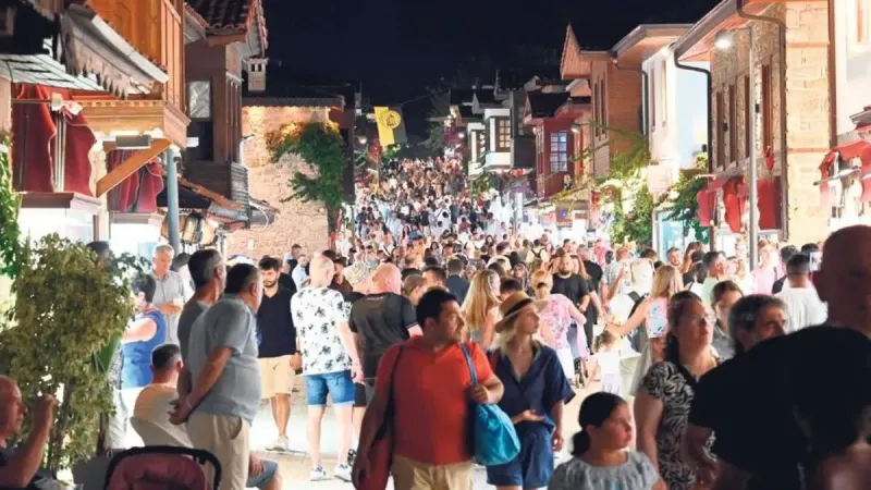 Antalya'da Rekor! Turist Akını Şaşırttı! İşte O Sayı