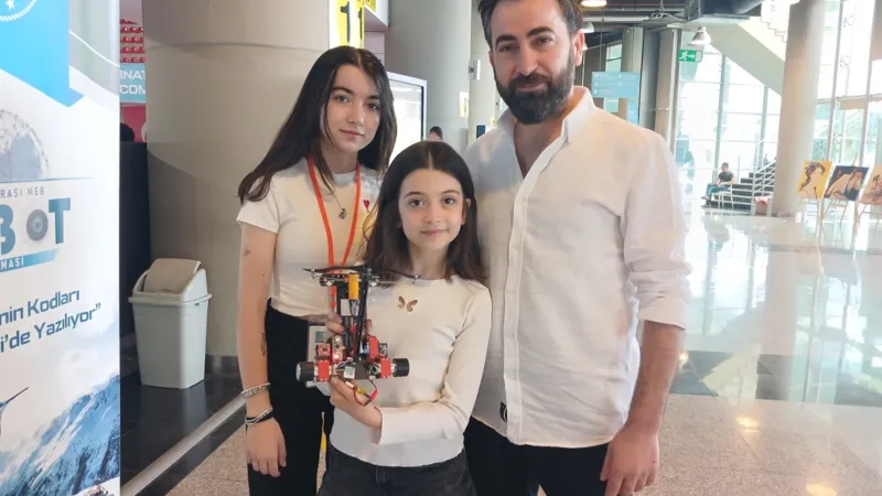 Elektronik öğretmeni, kızlarıyla katıldığı robot yarışmasında 3 derece elde etti