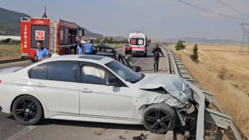 Gaziantep'te iki otomobil çarpıştı: Ölü ve yaralılar var