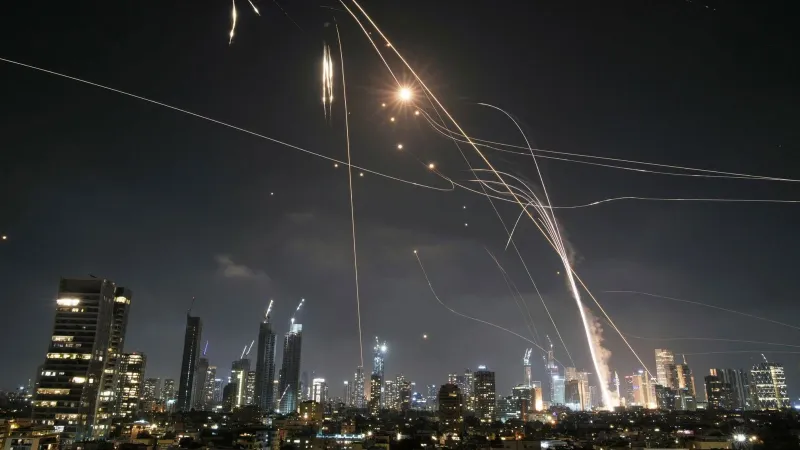 İran İsrail'i Vurdu! Tel Aviv'de Patlamalar: Misilleme mi Başladı?