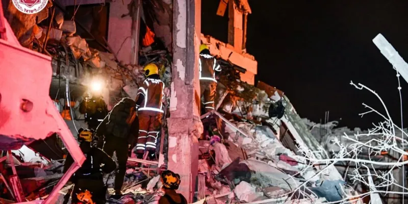 İran'dan, İsrail’e peş peşe füze saldırıları: Enkaz altında kalanlar var