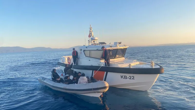 İzmir'de Göçmen Operasyonu! 47 Kişi Kurtarıldı, Kaçakçılar Yakalandı!