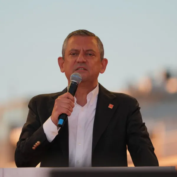 Özgür Özel'den Çarpıcı Kale Çıkışı: Kutuplaşma Sona Ersin!
