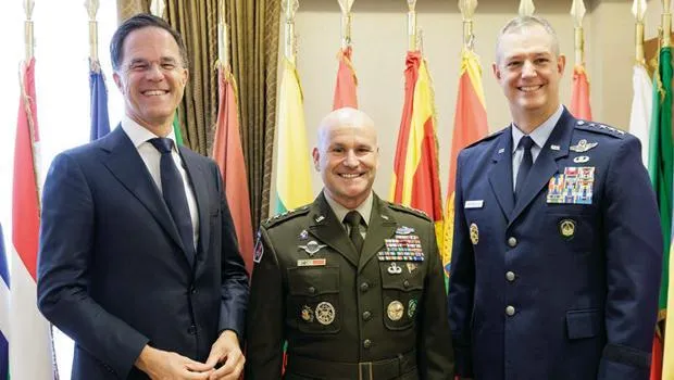 NATO’nun zirvesinde devir teslim