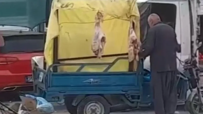 Adana'da Sokak Ortasında Et Satışı Şoku! Vatandaş İsyan Etti
