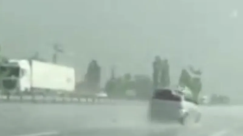 Ankara'da Şiddetli Dolu! Hayatı Felç Etti! İşte O Anlar