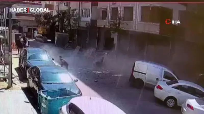 İstanbul Sallandı! Boş Bina Depremde Çöktü: İşte O Anlar!