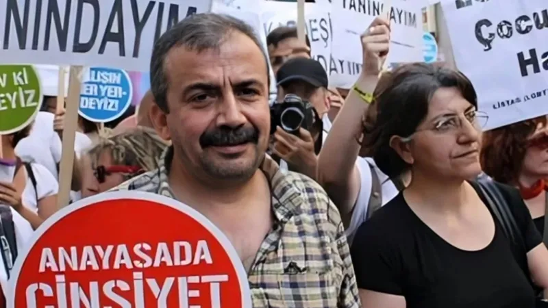 Sırrı Süreyya Önder ve LGBTİ+ Dayanışması: Bianet'ten Şok Analiz!