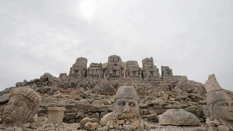 Nemrut Dağı'nda Bayram Coşkusu! Zirveye Akın Akın Ziyaretçi