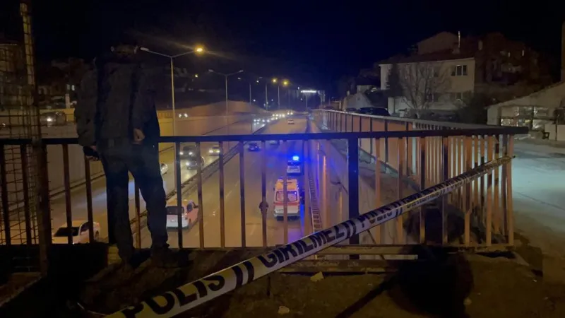 Eskişehir'de feci kaza: Yola düşen kadına araç çarptı
