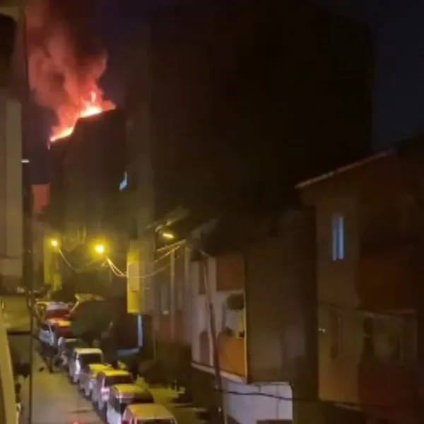 Havai Fişek Faciası! Çatı Alevlere Teslim Oldu
