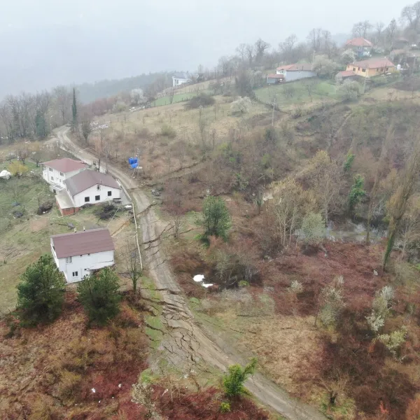 Kastamonu'da Heyelan Panik Yarattı: Çatlaklar ve Çökmeler İki Evi Vurdu