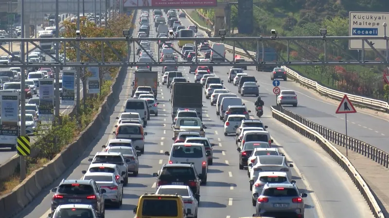 İstanbul'da Trafik Çilesi: Yoğunluk %65'e Fırladı!