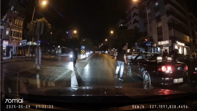 İzmir'de Döner Bıçaklı Dehşet! Trafik Magandası Yakalandı