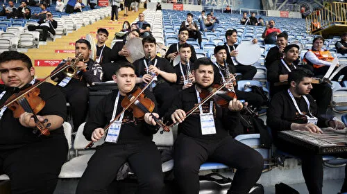 Kasımpaşa-Trabzonspor Maçı Öncesi Şok Eden Müzik Şöleni!