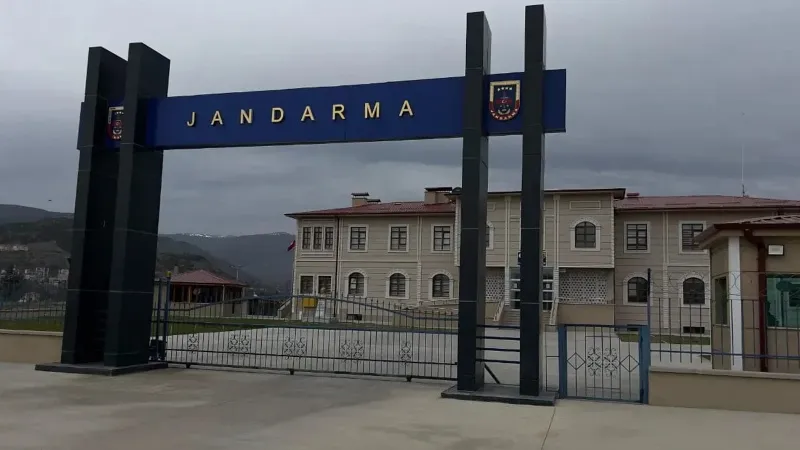 Jandarma Kılığına Girdiler! Köylüyü Böyle Dolandırdılar