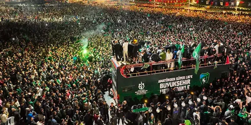 Kocaelispor'da Şok Ayrılık! İsmet Taşdemir Veda Etti