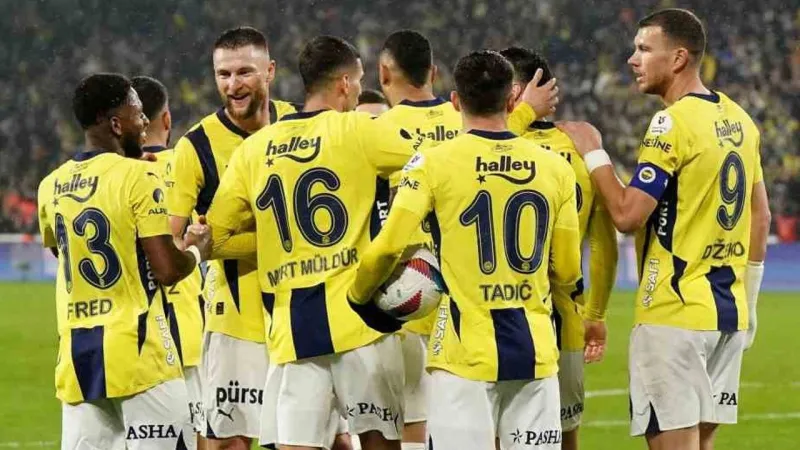 Mourinho’lu Fenerbahçe Antalyaspor’u Geçerek Liderliğini Sürdürdü