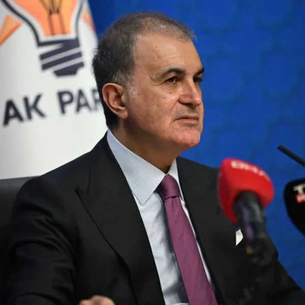 Ömer Çelik'ten Özgür Özel'e Sert Sözler: Aşırı Sağcı Benzerliği!