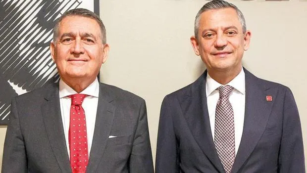 Özgür Özel'e Yumruklu Saldırı: O Kişi Özel Seçilmiş Bir Katil mi?