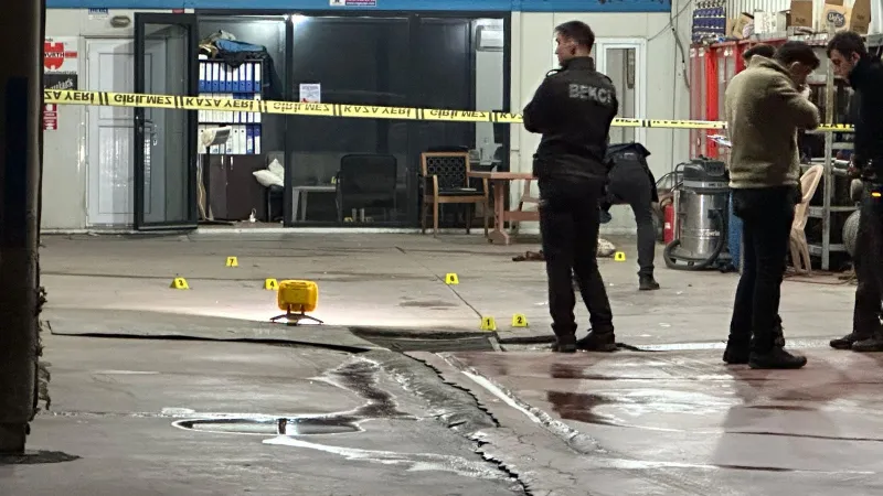 Sakarya'da İş Yerinde Silahlı Kavga! Kan Aktı mı? Şok Detaylar