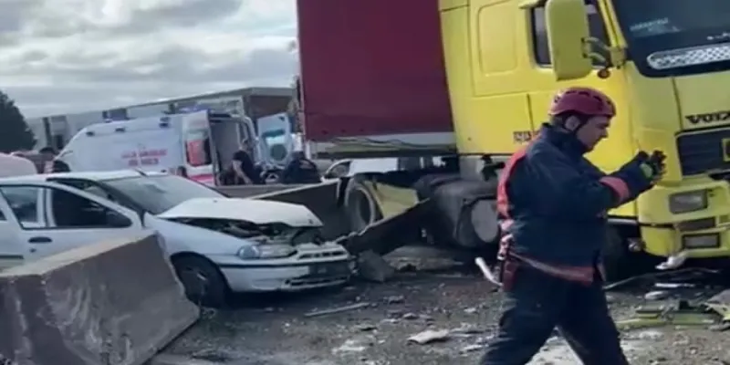 Sakarya'da Dehşet! TIR Faciası: Zincirleme Kazada Yaralılar Var!