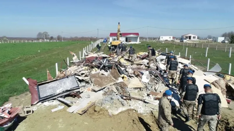 Silivri'de Kaçak Yapı Alarmı! Belediye Yıktı, Vatandaş Şoke Oldu