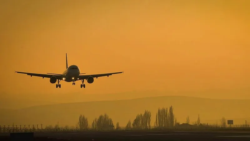 Uçakta Korku Dolu Anlar! İran Uçağı Zorunlu İniş Yaptı