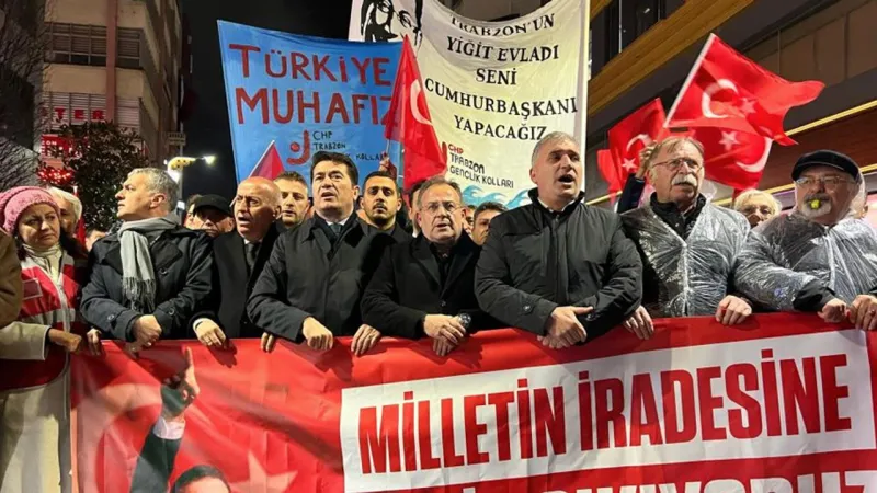Trabzon'da CHP'liler Ekrem İmamoğlu'na Destek İçin Yürüdü