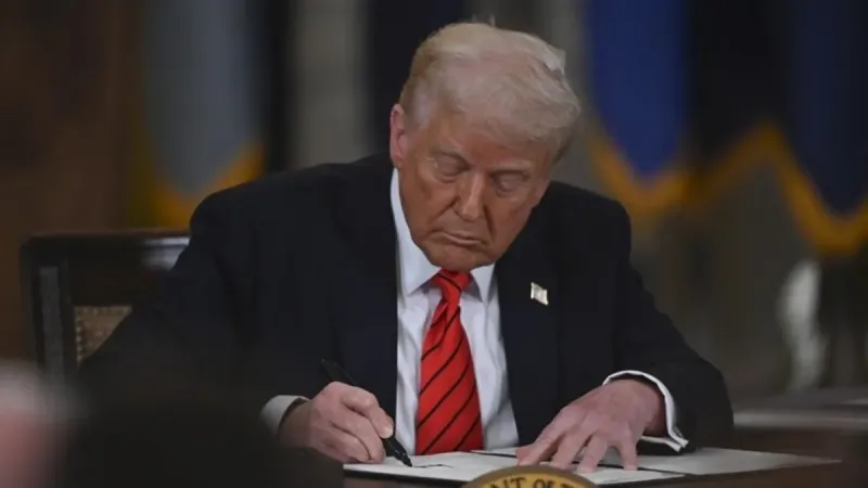 Trump'tan Otomobil Tarifesi Kararı! İşte Etkileri ve Detaylar