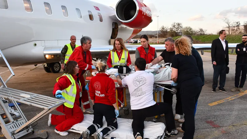 Türkiye'nin Ambulans Uçağı Kuzey Makedonya'daki Yangın Yaralılarını Taşıyor
