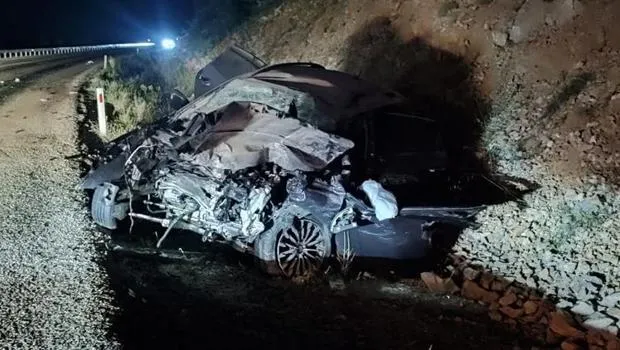 Feci Kaza! Otobüs ve Otomobil Çarpıştı: 1 Ölü, 8 Yaralı!
