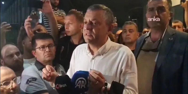 Özgür Özel'den Zeyrek'in tedavi gördüğü hastane önünde açıklama
