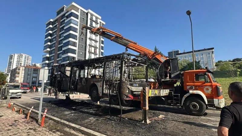 Samsun'da Otobüs Alev Alev Yandı! Yolcular Son Anda Kurtuldu