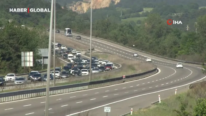 Bayram Trafiği Alarm Veriyor! Tatilciler Yollarda, Bolu Geçişi Kilit