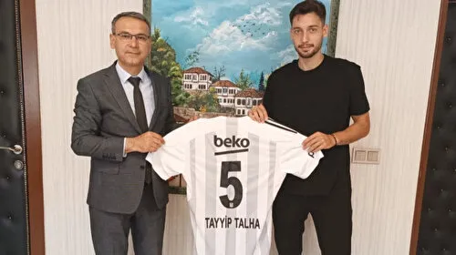 Tayyip Talha'dan lise öğretmenine Beşiktaş forması