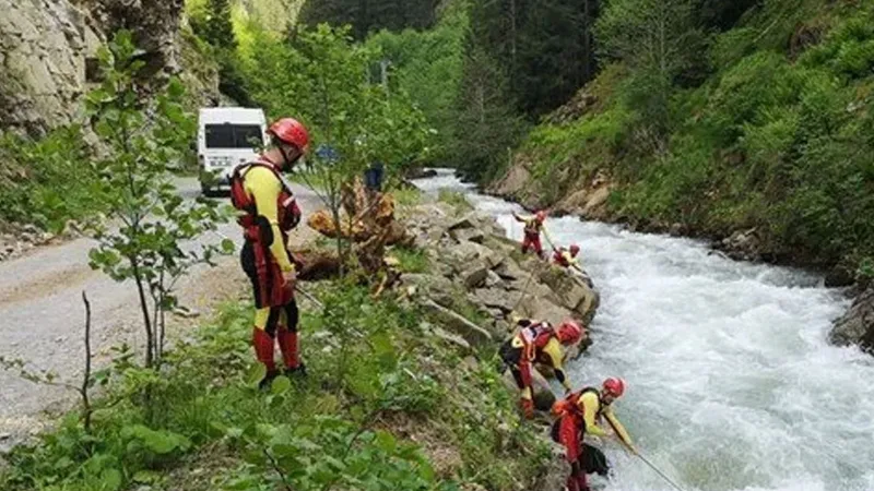 Trabzon'da Korkunç Kaza! Dereye Düşen Çocuk Hala Kayıp Mı?