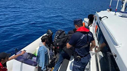 Yunanistan'ın Türk kara sularına ittiği düzensiz göçmenler kurtarıldı