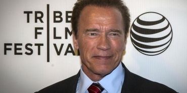 arnold-schwarzenegger-trafik-kazasi-gecirdi-YF5vDcP3.jpg