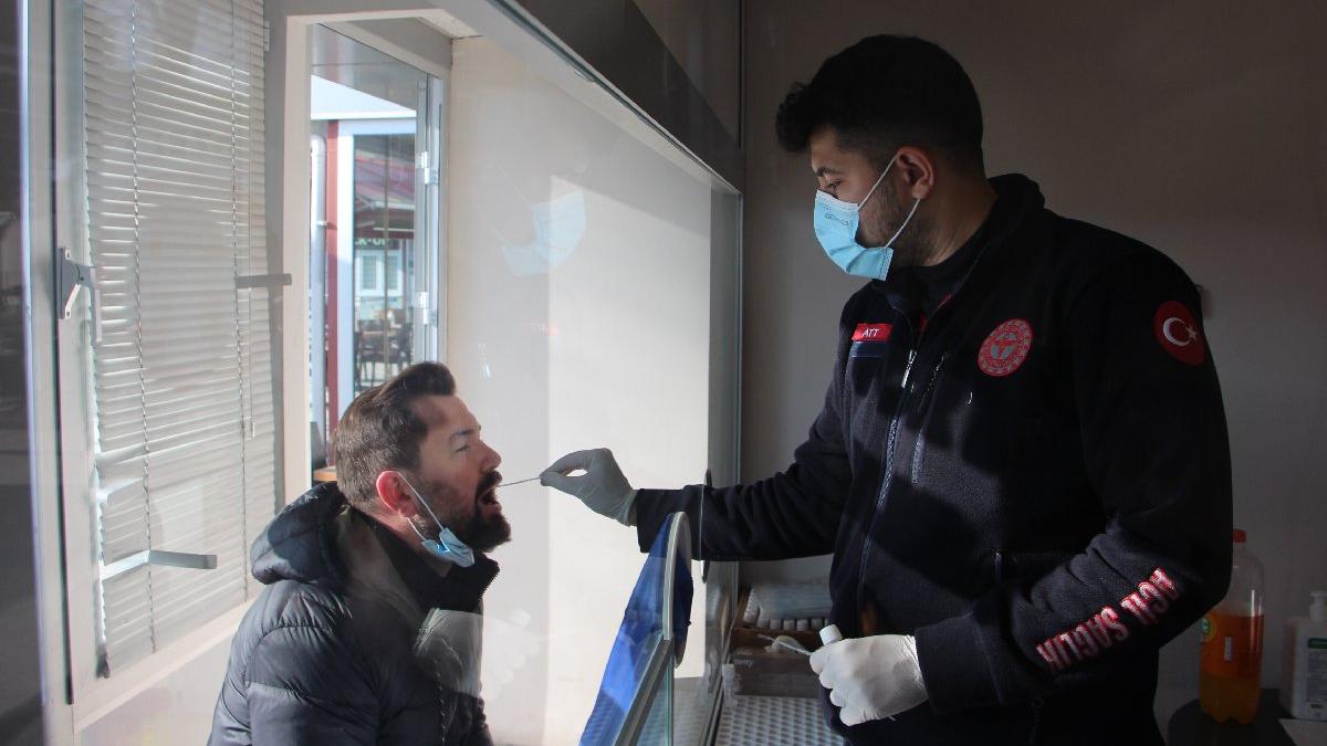 bulgar-turistler-pcr-testlerini-edirnede-yaptiriyor-cYv6ZwWW.jpg