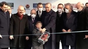 erdogan-mikrofonu-verdi-al-bunla-soyle-8z5rSpkV.jpg
