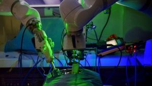 ilk-kez-bir-robot-insansiz-ameliyat-gerceklestirdi-PqnOlMOC.jpg