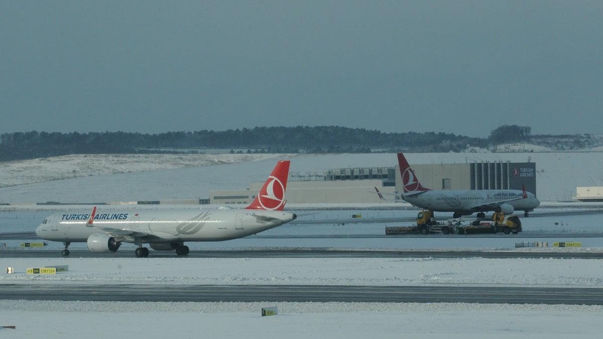 istanbul-havalimaninda-tum-ucuslar-durduruldu-4F4uvgsu.jpg