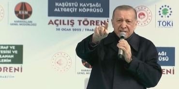 trabzonda-cumhurbaskani-erdogani-sinirlendiren-pankart-arkadakileri-goremiyorum-bir-an-once-kaldirin-onu-9L2XuG7c.jpg