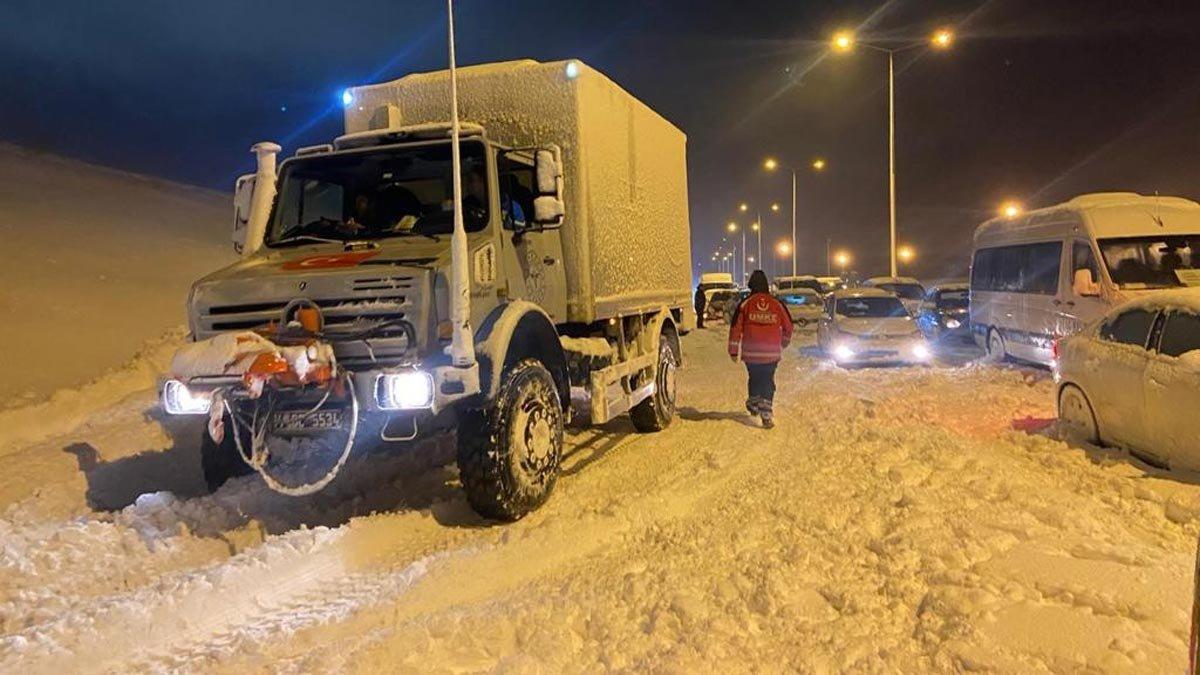 umke-ekipleri-kanser-hastasina-karli-yollari-asarak-ulasti-zhyPMLv8.jpg