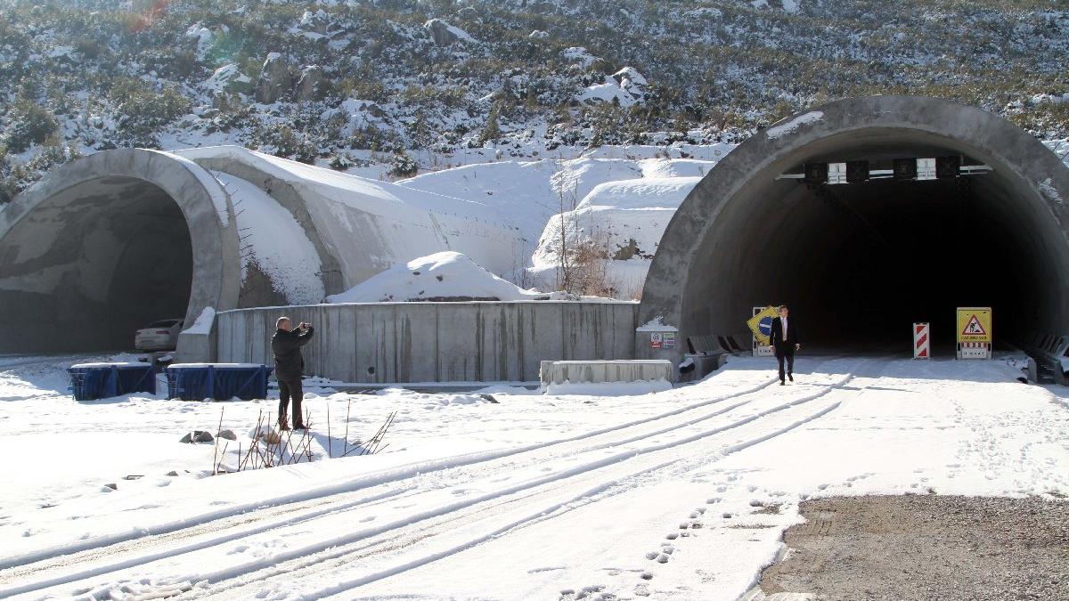 2-yil-once-tamamlanan-tuneli-trafige-acmadilar-43Q3L66D.jpg