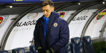 fenerbahcede-mesut-ozil-haftalar-sonra-dondu-4-eksik-U7b81umE.jpg