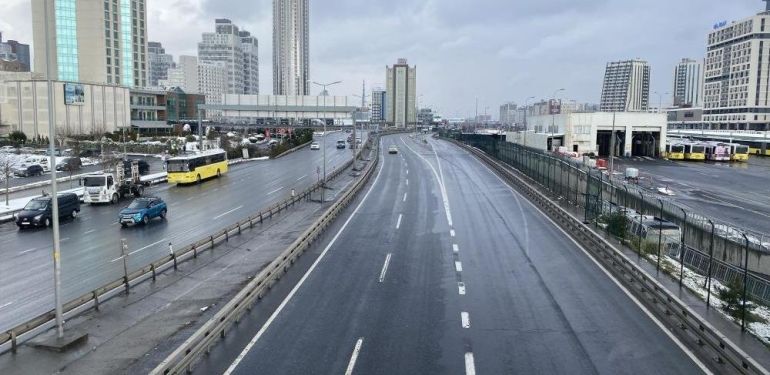 Vatandaşlar uyarıları dikkate aldı, yollar boş kaldı